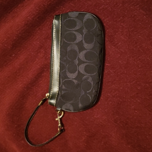 Coach Handbags - Coach wristlet